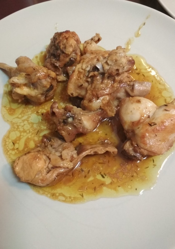 Una foto de Conejo en salsa de naranja y Tomillo
