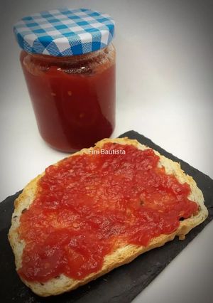 Una foto de Mermelada de tomate de bote