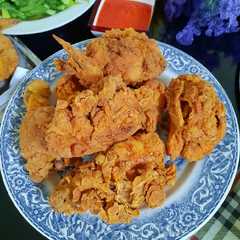 A picture of Ayam goreng kfc.