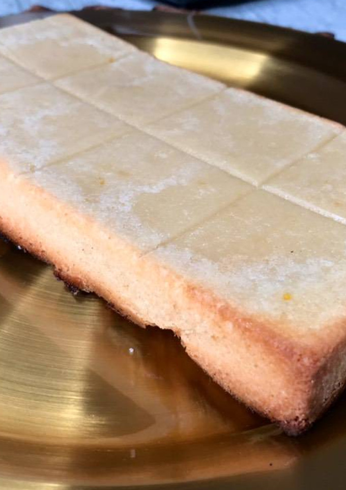 Una foto de Turrón casero de yema con Mambo