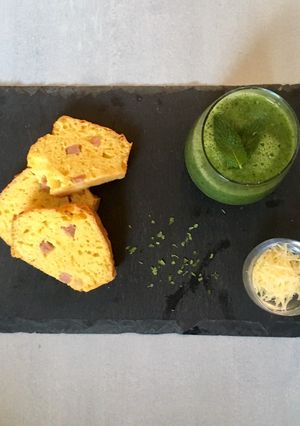 Une photo de Soupe froide courgette menthe