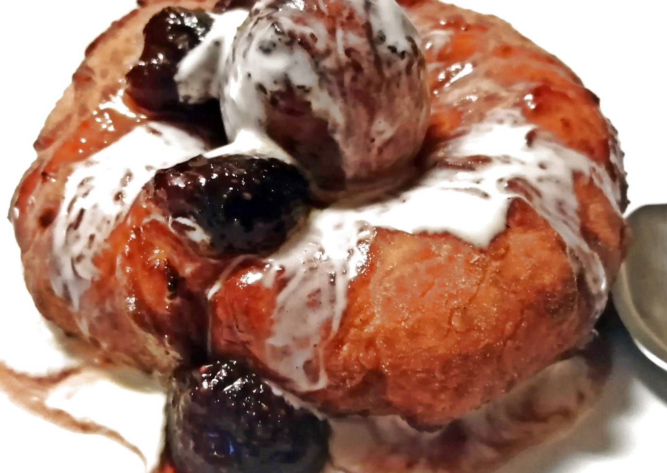 Romanian cheese doughnuts – Papanași