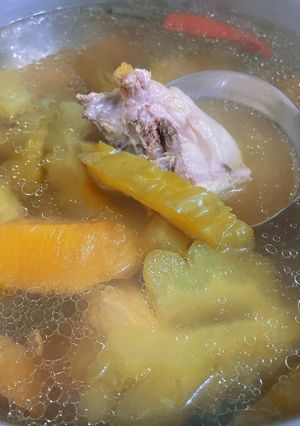 金鑽蔭鳳梨苦瓜雞湯（電鍋料理） 的食譜成品照片