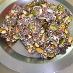 A picture of Chia crackers.