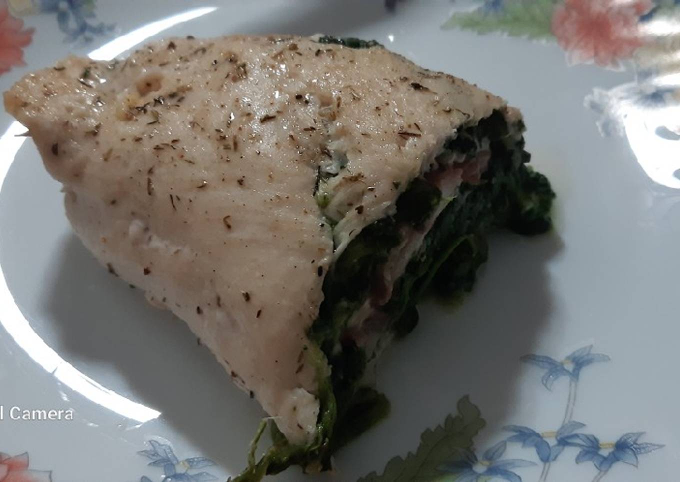 Pechuga de pollo rellena de espinacas y jamón serrano
