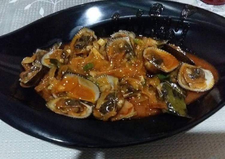 Bagaimana Menyiapkan Kerang Saus Padang (Gampang) Anti Gagal