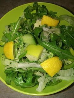 Almás-körtés zöldsaláta 🍏🍋🍐🌱 recept fotója