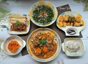 Hình của món Cơm nhà với các món từ pate.