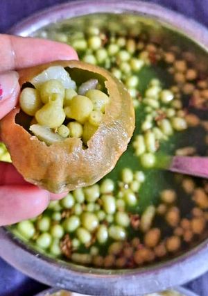 आटे का गोलगप्पे (aate ka golgappa recipe in Hindi) रेसिपी मुख्य फोटो