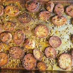 A picture of Crispy garlic potato slices.