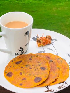 મસાલાં વાળી ભાખરી(masala bhakhri recipe in gujarati) રેસીપી મુખ્ય ફોટો