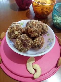 A picture of Dates ladoo.