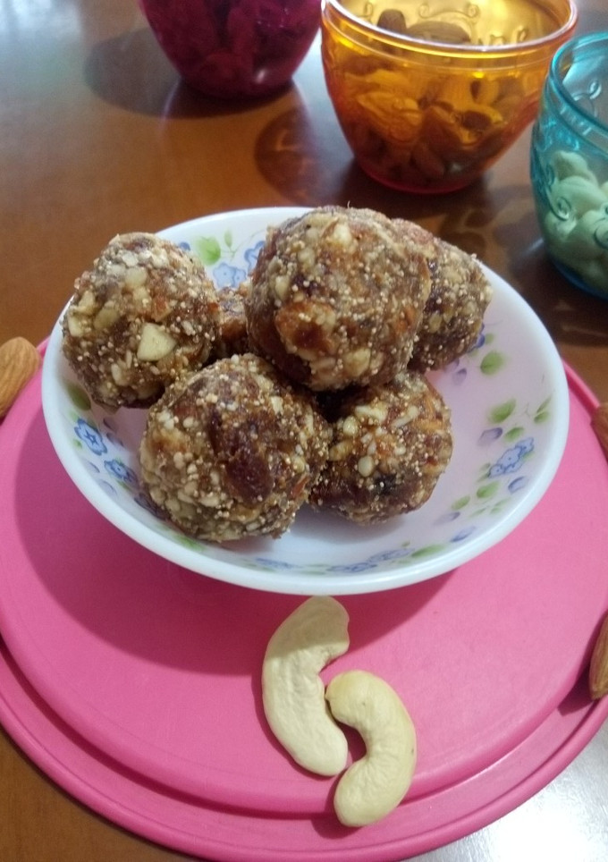 A picture of Dates ladoo.