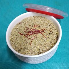 A picture of Kesariya Thandai Masala Powder.