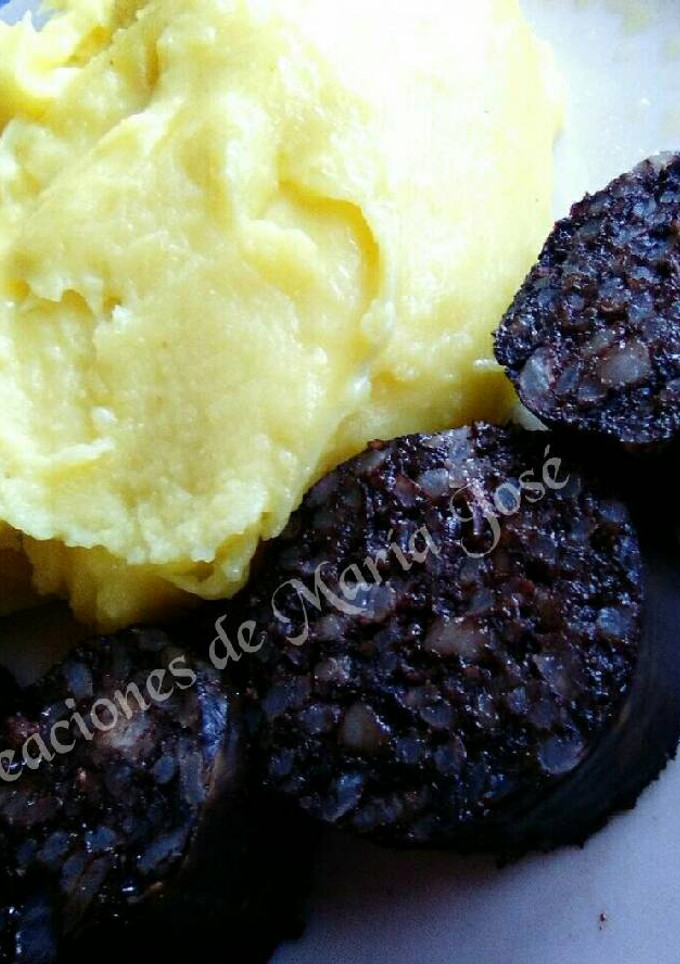 Una foto de Puré de patatas con queso y morcilla