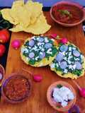 Tostada de quintonil con requesón (Ticazu yua shiti ji requesón)