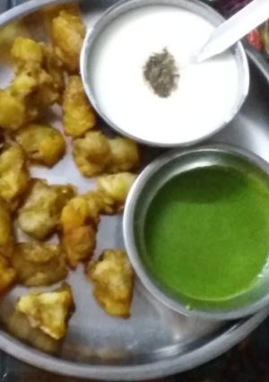 कूटू की पकौड़ी (kuttu ke pakodi recipe in Hindi) रेसिपी मुख्य फोटो