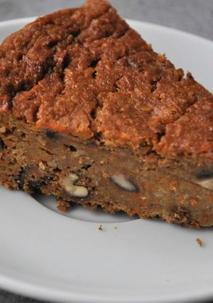 A picture of Carrot Cake with Applesauce.