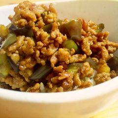 A picture of Spicy pork & veggie on rice.