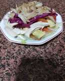 Ensalada de Lombarda y Pollo