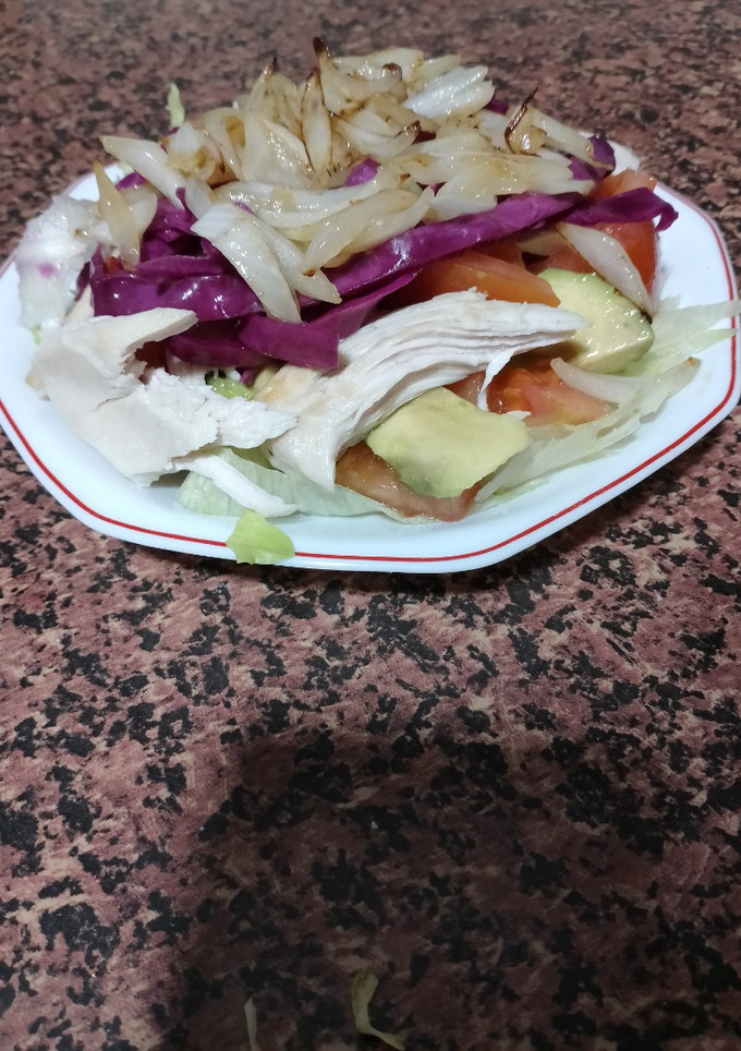 Una foto de Ensalada de Lombarda y Pollo