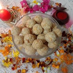 A picture of #Jan#W2 Til ke ladoo.