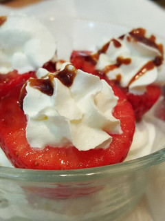 Una foto de Fresas con nata bañadas en caramelo