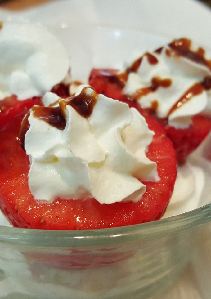 Una foto de Fresas con nata bañadas en caramelo