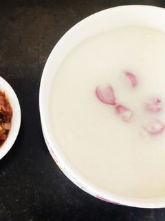 பழைய சாதம்+சின்ன வெங்காயம் (Fermented rice with onions for breakfast) செய்முறை முக்கிய புகைப்படம்