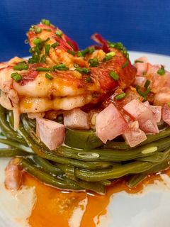 Una foto de Ensalada tibia de judías verdes y carabineros