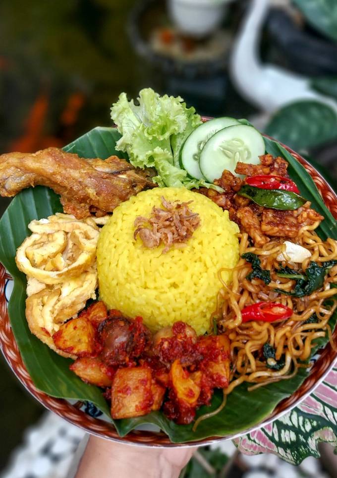Resep 422. Nasi Kuning Komplit (Indonesian Tumeric Rice) oleh Noona ...
