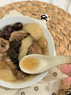 【老菜脯水梨雞湯】換季保養好,整年不煩惱 的食譜成品照片