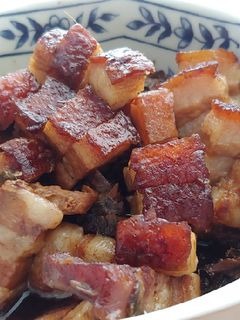 Foto resep Braised Pork Belly with Preserved Vegetable