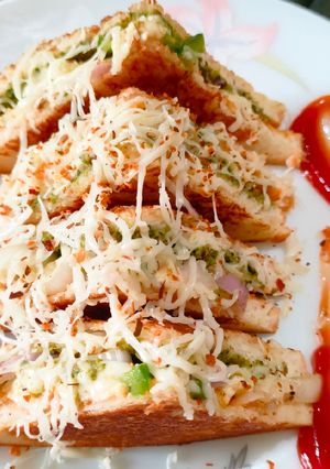 वेज पेस्तो सैंडविच(VEG POSTO SANDWICH RECIPE IN HINDI) रेसिपी मुख्य फोटो