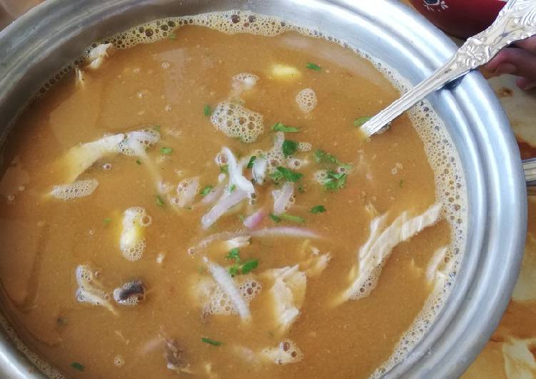 Encebollado de pescado (comida ecuatoriana)