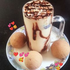 A picture of Vegan chickoo milkshake (chiku milkshake) 😋😋.