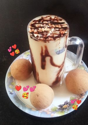 A picture of Vegan chickoo milkshake (chiku milkshake) 😋😋.