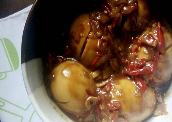 Ternyata begini lho! Resep membuat Telur Santan Bumbu Petis dijamin enak