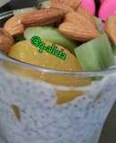 Pudín de Chía con durazno, kiwi y almendras