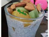 Pudín de Chía con durazno, kiwi y almendras