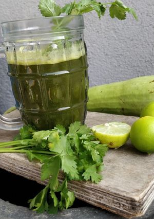 ગ્રીન ડીટોક્ષ (green detox recipe in gujarati) રેસીપી મુખ્ય ફોટો