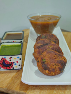 केले की टिक्की (kele ki tikki recipe in Hindi) रेसिपी मुख्य फोटो