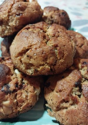 Una foto de Cookies con chips de chocolate y nueces
