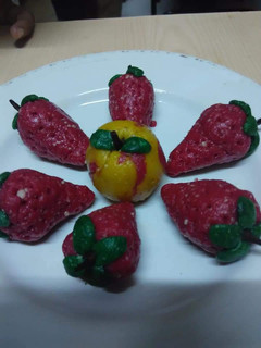 काजू स्ट्रॉबेरी (Kaju strawberry recipe in Hindi) रेसिपी मुख्य फोटो