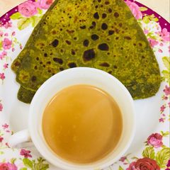 A picture of Bathua paratha.