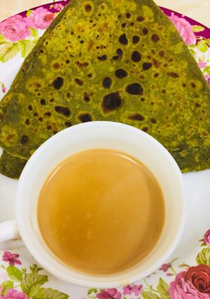 A picture of Bathua paratha.