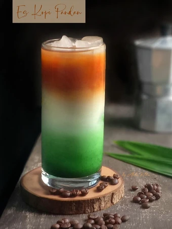 Langkah Gampang Menyiapkan Resep Es Kopi Pandan yang Lezat Anti Ribet, Sempurna
