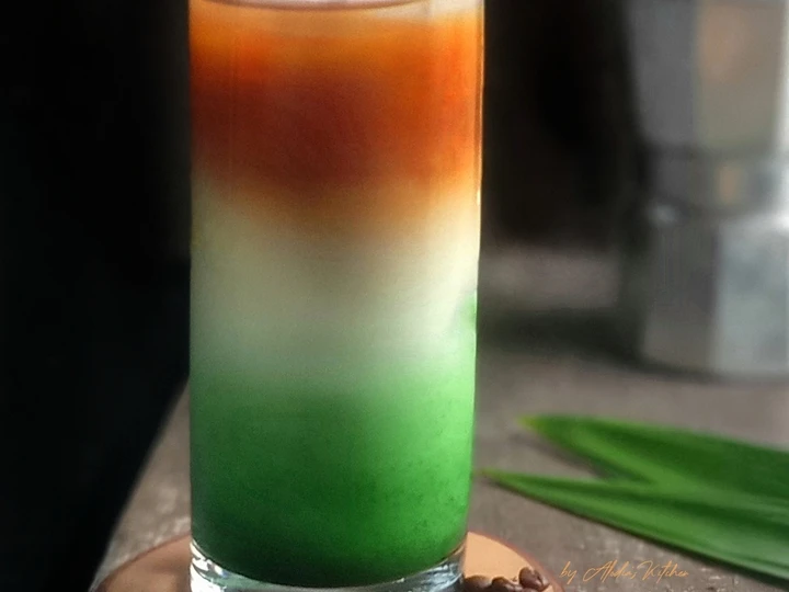 Langkah Gampang Menyiapkan Resep Es Kopi Pandan yang Lezat Anti Ribet, Sempurna