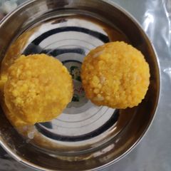A picture of Boondi Ladoo.