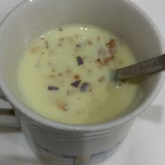 A picture of Milk with nuts 🥥🥜.
